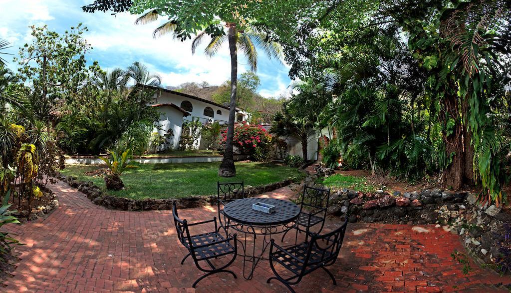 Hotel M&M Casa Blanca Playa Ocotal Exterior photo