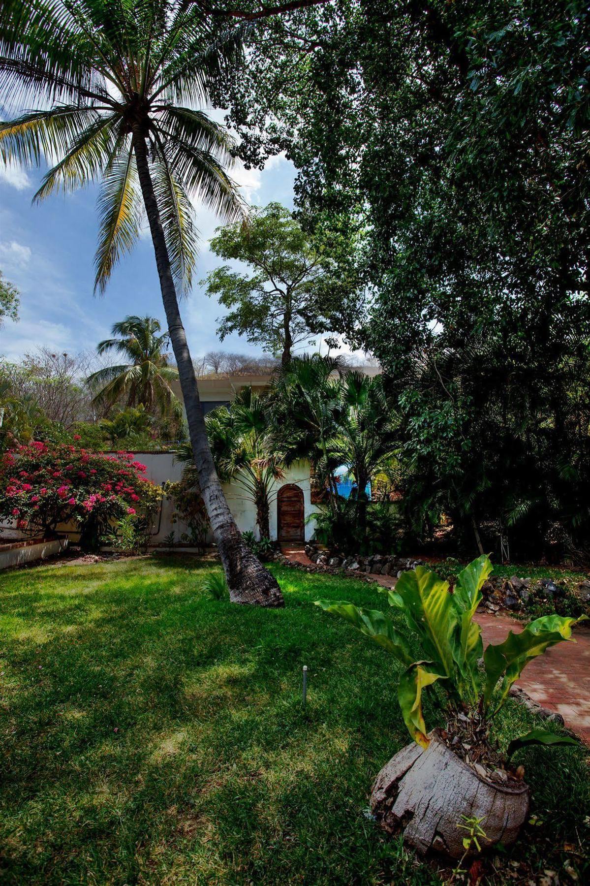 Hotel M&M Casa Blanca Playa Ocotal Exterior photo