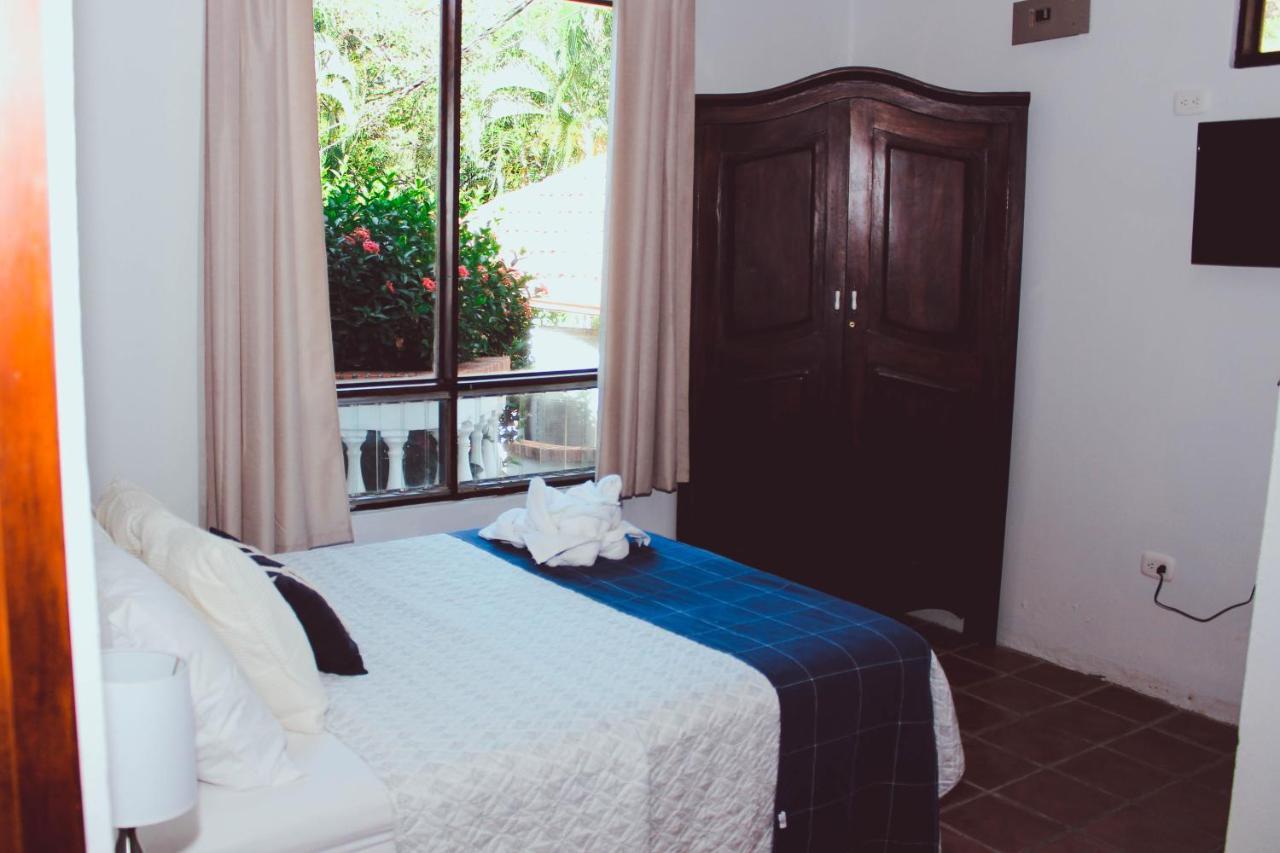 Hotel M&M Casa Blanca Playa Ocotal Exterior photo